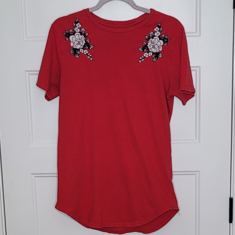 Small PACSUN Scallop Fit Embroidered Flower T-Shirt